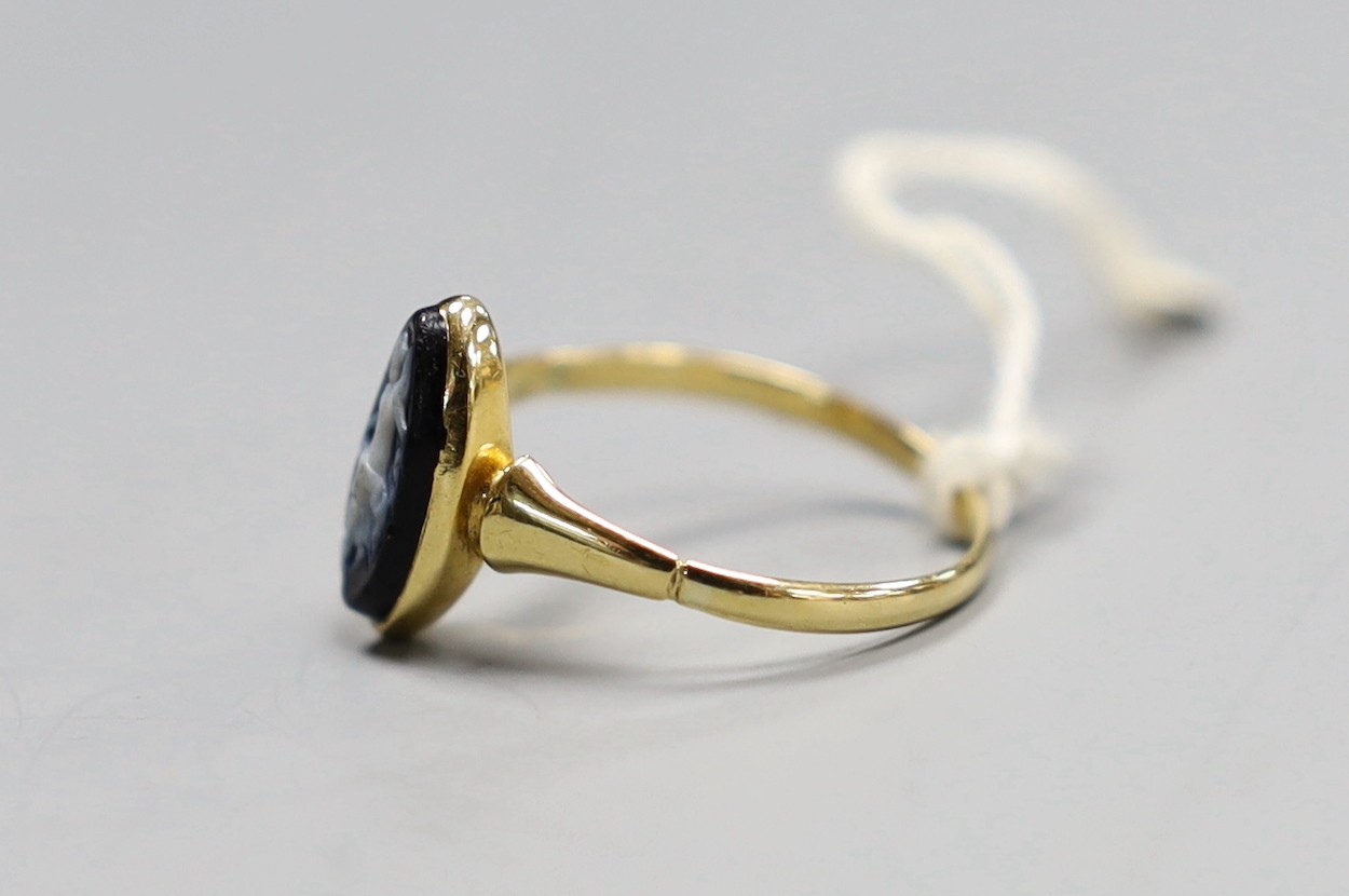 An 18ct gold and black cameo dress ring, carved with a dancing lady, size T, gross 2.8 grams